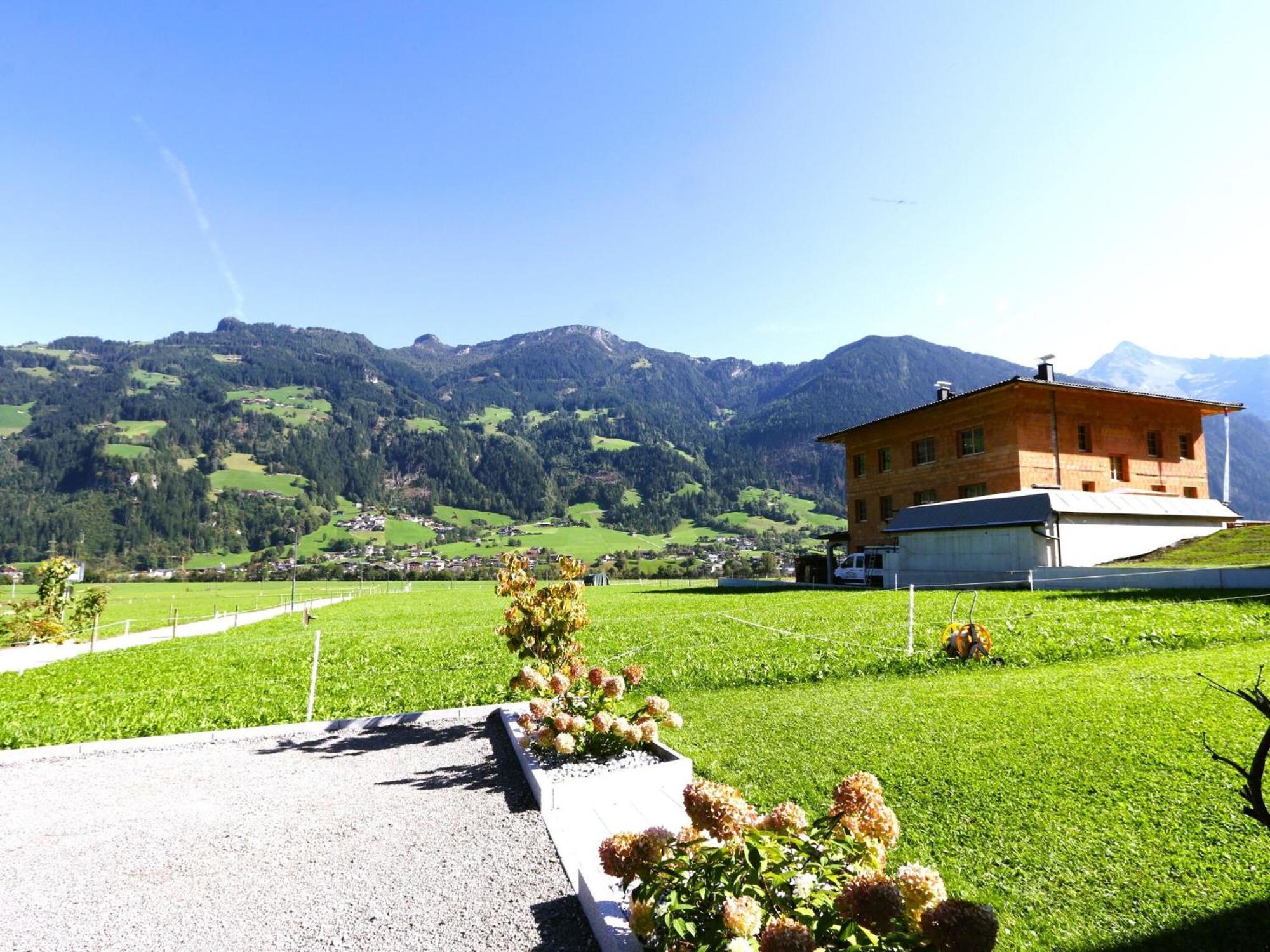 Quiet Holiday Flat Near The Mayrhofen Ski Area Schwendau Dış mekan fotoğraf